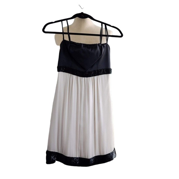 Dresses & Skirts - NWT Maria Bianca Nero White Strapless Dress Black Beaded Trim Size 0P Petite